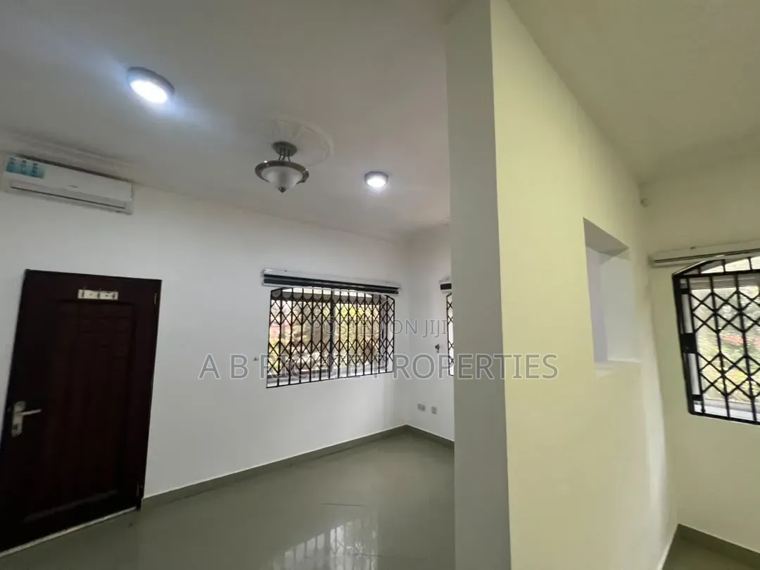 8bdrm Mansion in Ab Richie Properties, Tseaddo for rent