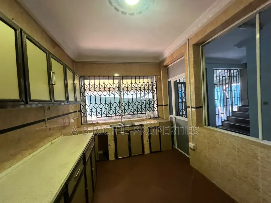 8bdrm Mansion in Ab Richie Properties, Tseaddo for rent