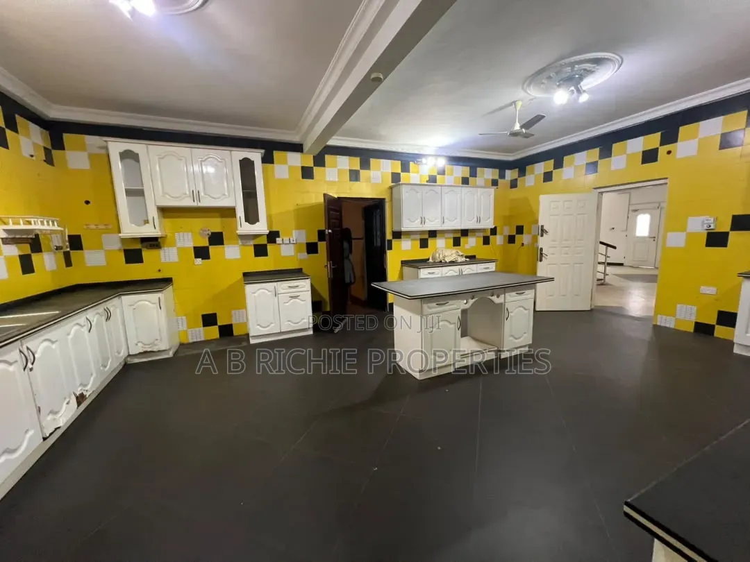 8bdrm Mansion in Ab Richie Properties, Tseaddo for rent