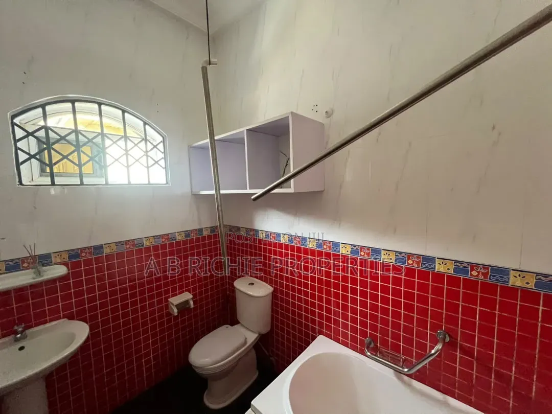 8bdrm Mansion in Ab Richie Properties, Tseaddo for rent