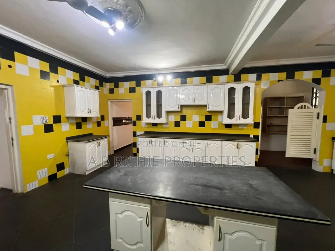 8bdrm Mansion in Ab Richie Properties, Tseaddo for rent