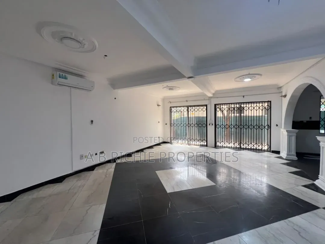8bdrm Mansion in Ab Richie Properties, Tseaddo for rent