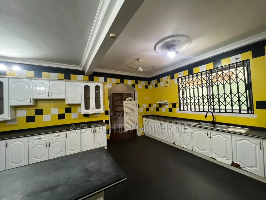 8bdrm Mansion in Ab Richie Properties, Tseaddo for rent