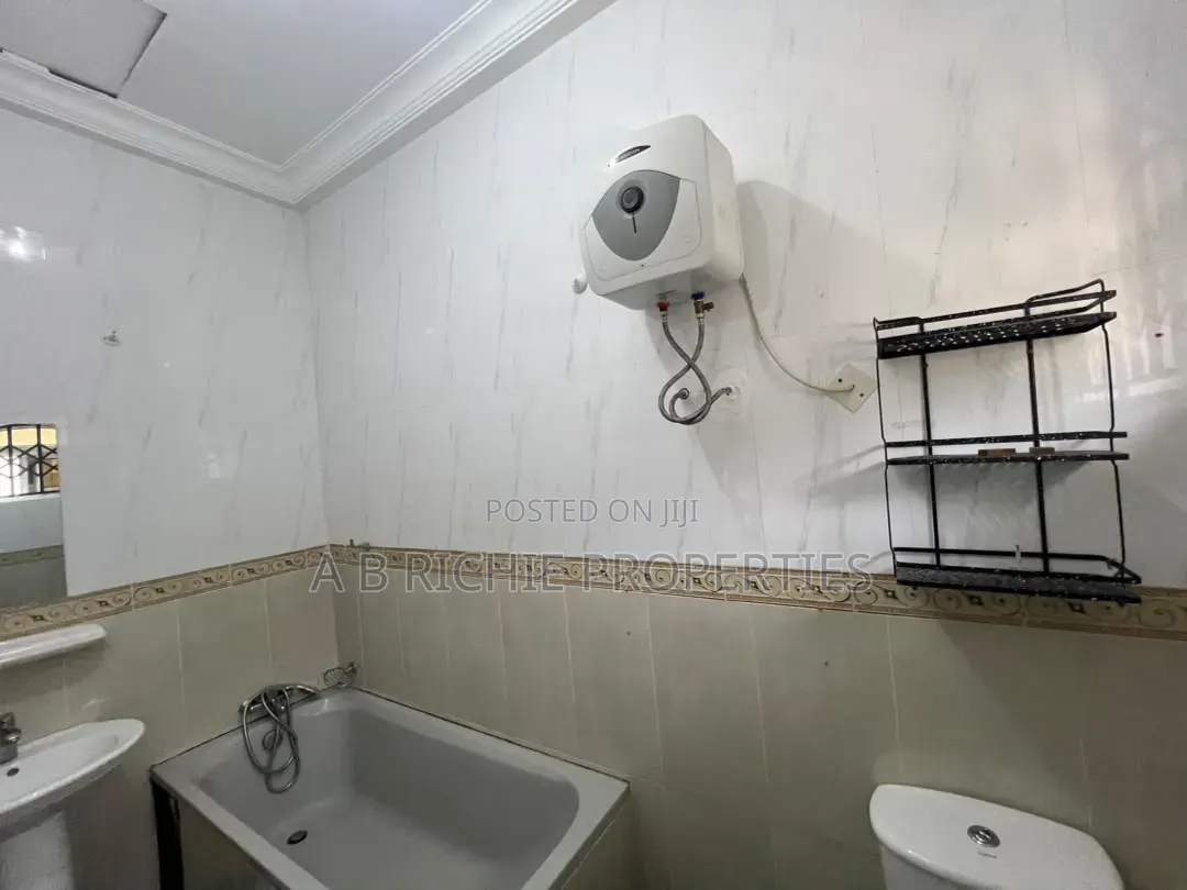 8bdrm Mansion in Ab Richie Properties, Tseaddo for rent