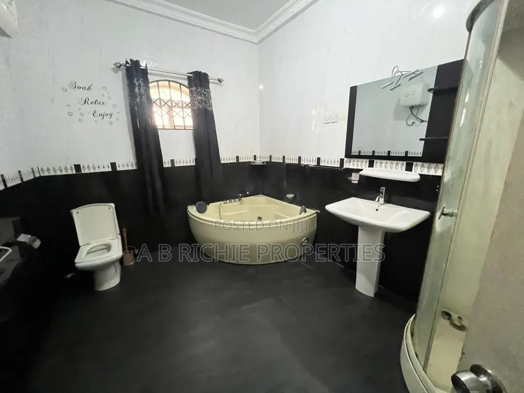 8bdrm Mansion in Ab Richie Properties, Tseaddo for rent