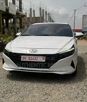 Hyundai Elantra Limited 2021 White