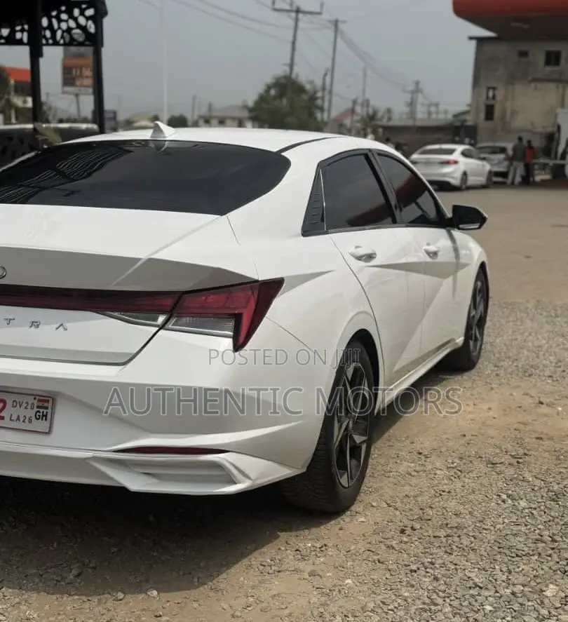 Hyundai Elantra Limited 2021 White