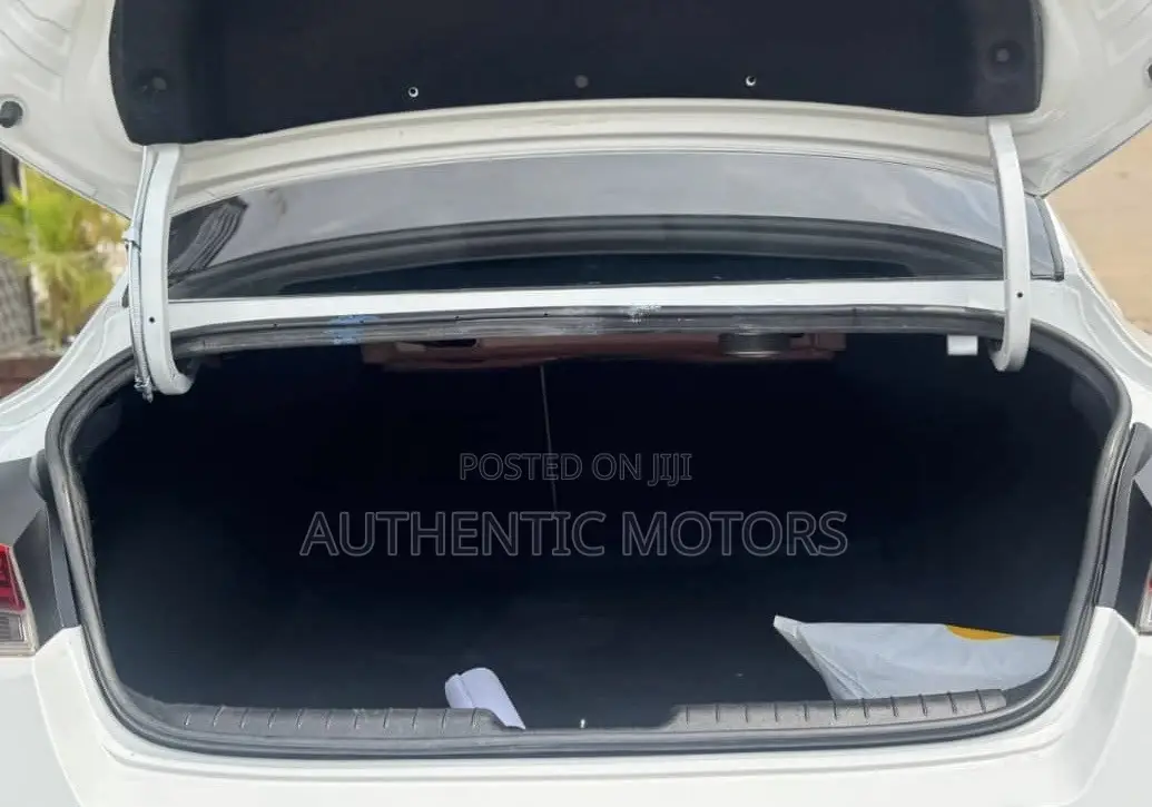 Hyundai Elantra Limited 2021 White