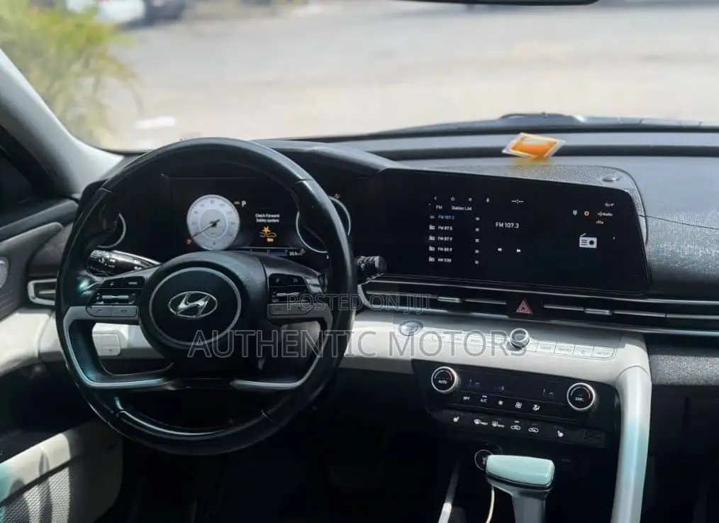 Hyundai Elantra Limited 2021 White