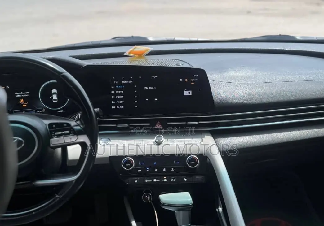 Hyundai Elantra Limited 2021 White