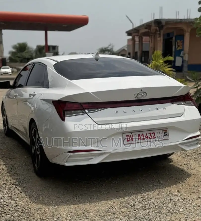 Hyundai Elantra Limited 2021 White