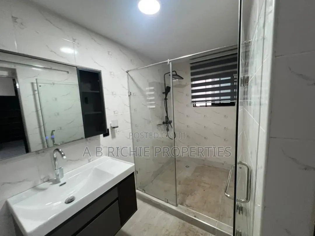 4bdrm House in Ab Richie Properties, Baatsona Total for sale
