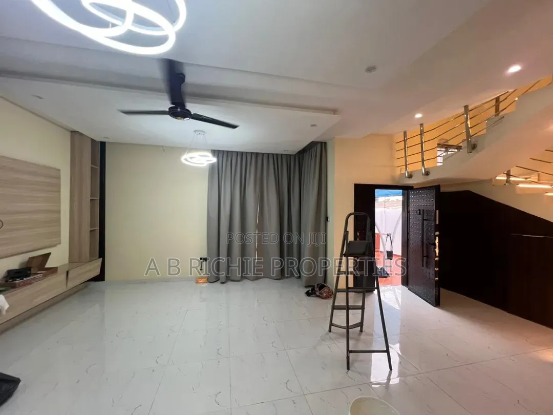 4bdrm House in Ab Richie Properties, Baatsona Total for sale