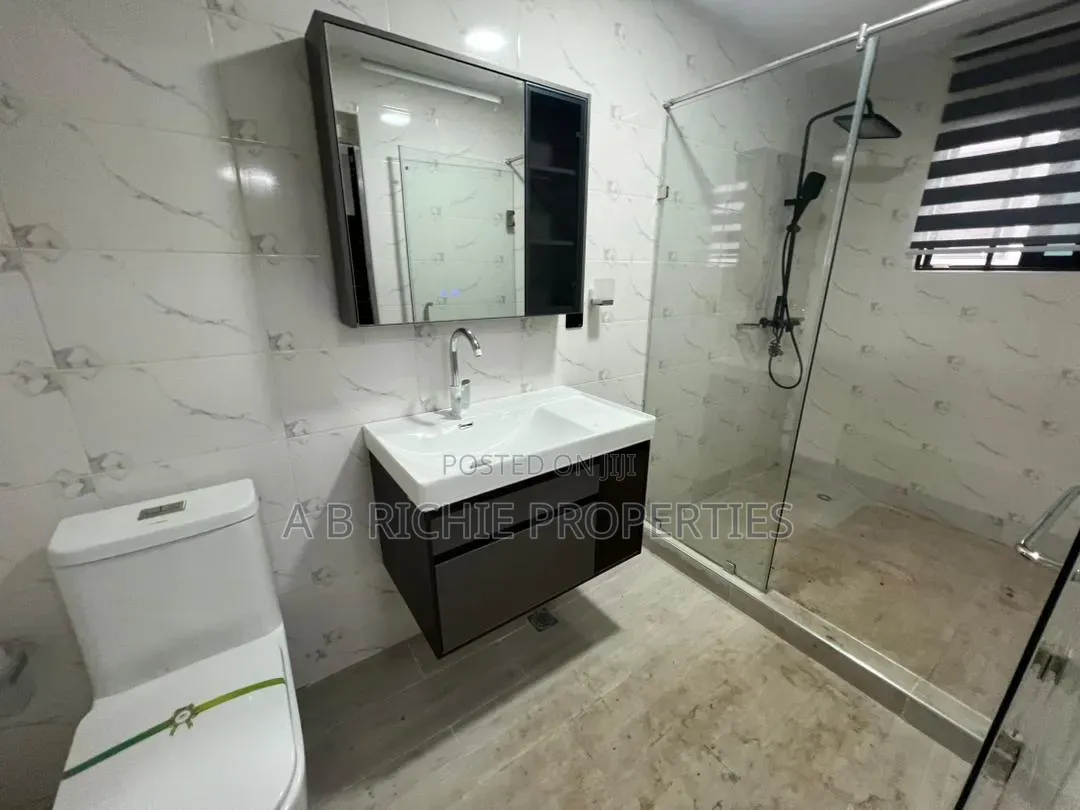 4bdrm House in Ab Richie Properties, Baatsona Total for sale