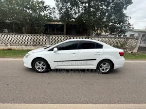 Toyota Avensis 2015 White