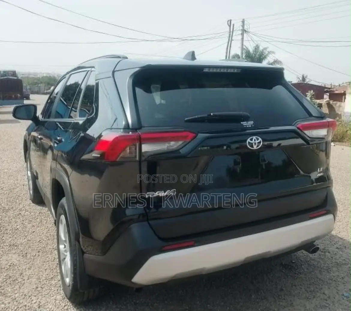 Toyota RAV4 LE 2022 Black