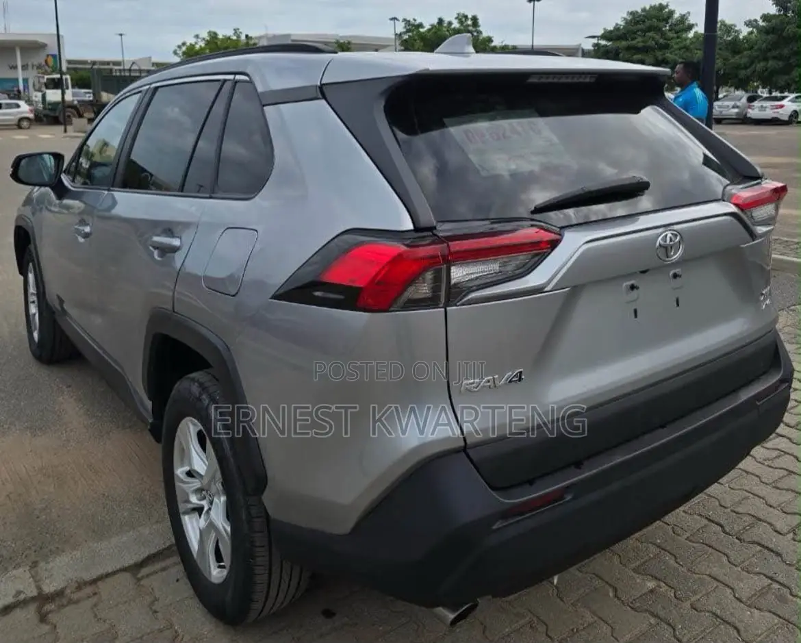 Toyota RAV4 XLE AWD 2020 Gray