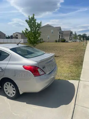 Nissan Versa 1.6 SV 4dr Sedan (1.6L 4cyl CVT) 2014 Silver