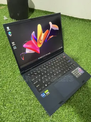 Laptop MSI Stealth 14 Studio A13VF 16GB Intel Core i7 SSD 512GB