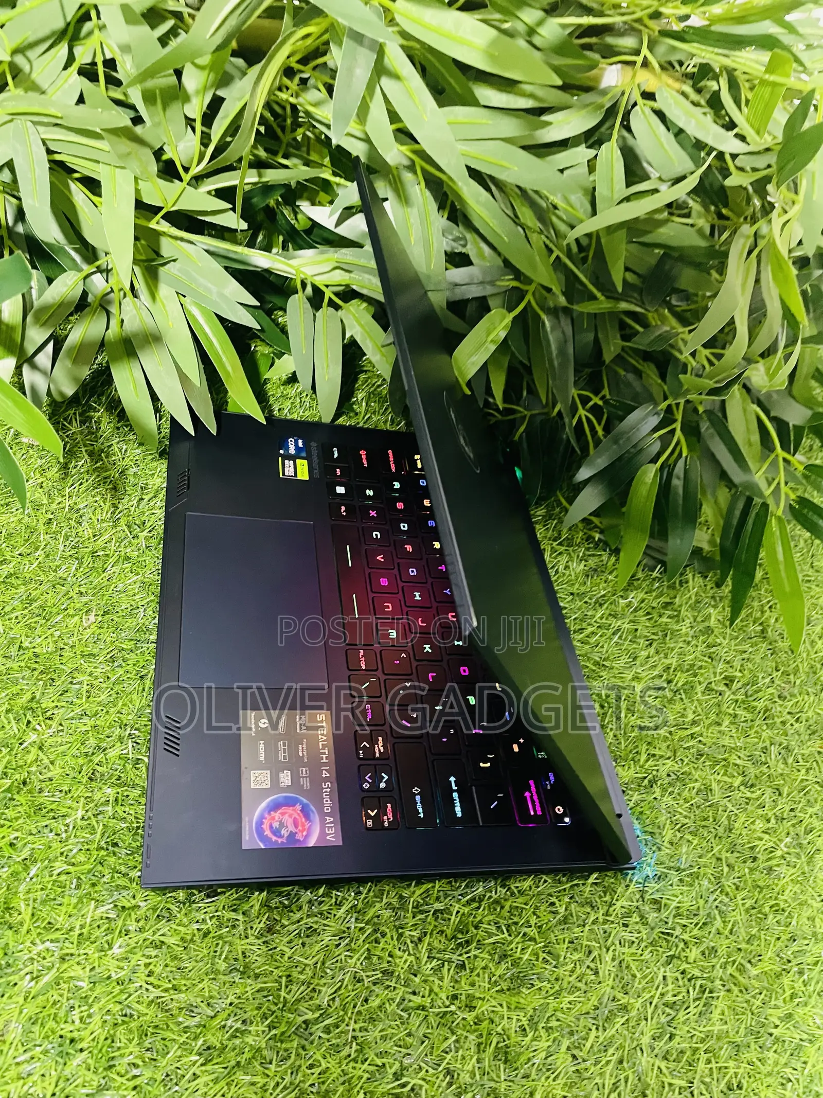 Laptop MSI Stealth 14 Studio A13VF 16GB Intel Core i7 SSD 512GB
