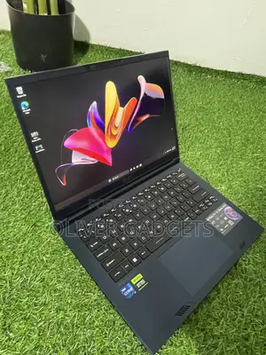 Laptop MSI Stealth 14 Studio A13VF 16GB Intel Core i7 SSD 512GB