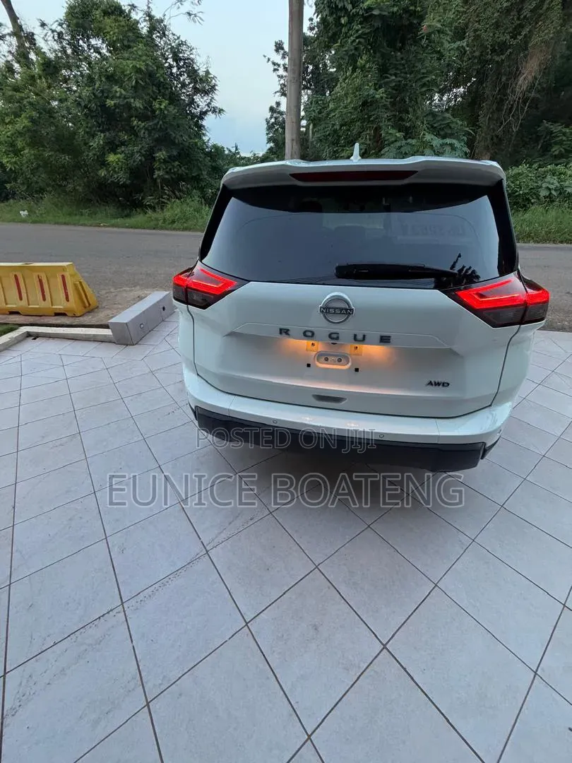 Nissan Rogue 2025 White