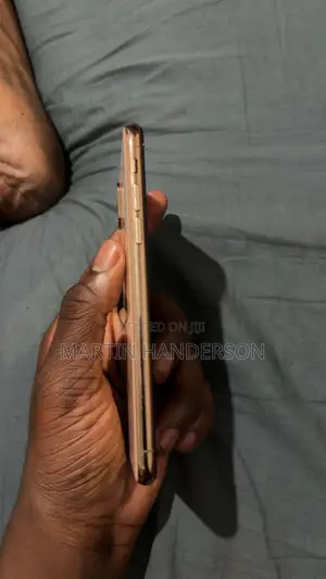 New Apple iPhone XS 64 GB Gold