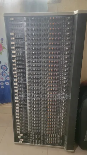 Mackie 24 Channel Analog Mixer