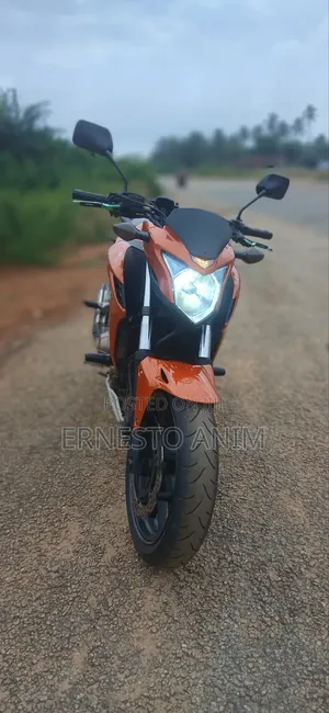 Honda CB 2018 Orange