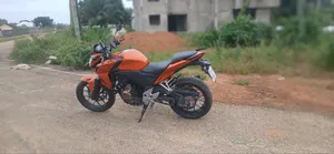 Honda CB 2018 Orange