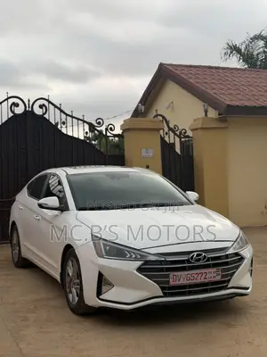 Hyundai Elantra 2019 White