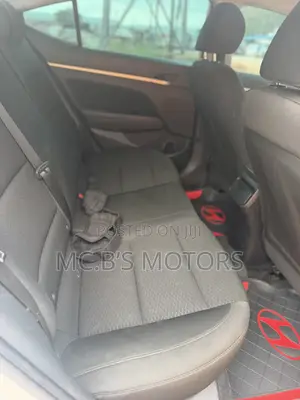 Hyundai Elantra 2019 White
