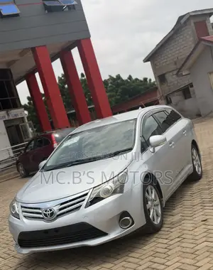 Toyota Avensis 2013 Silver