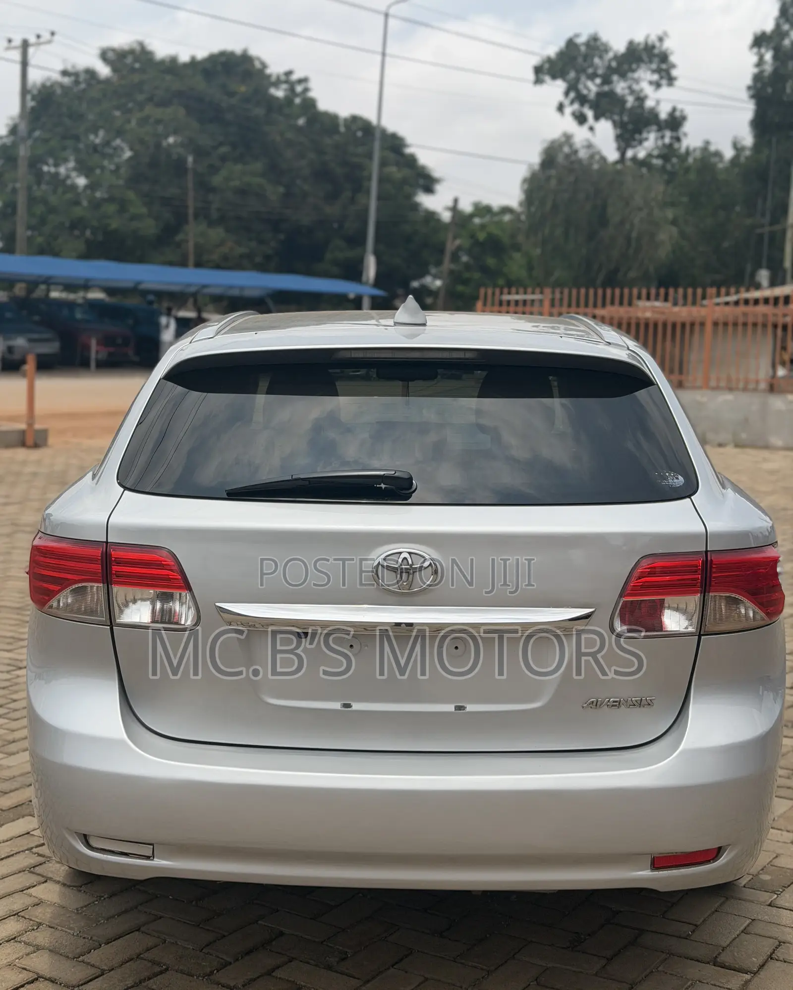 Toyota Avensis 2013 Silver