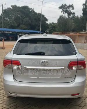 Toyota Avensis 2013 Silver