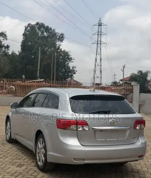 Toyota Avensis 2013 Silver