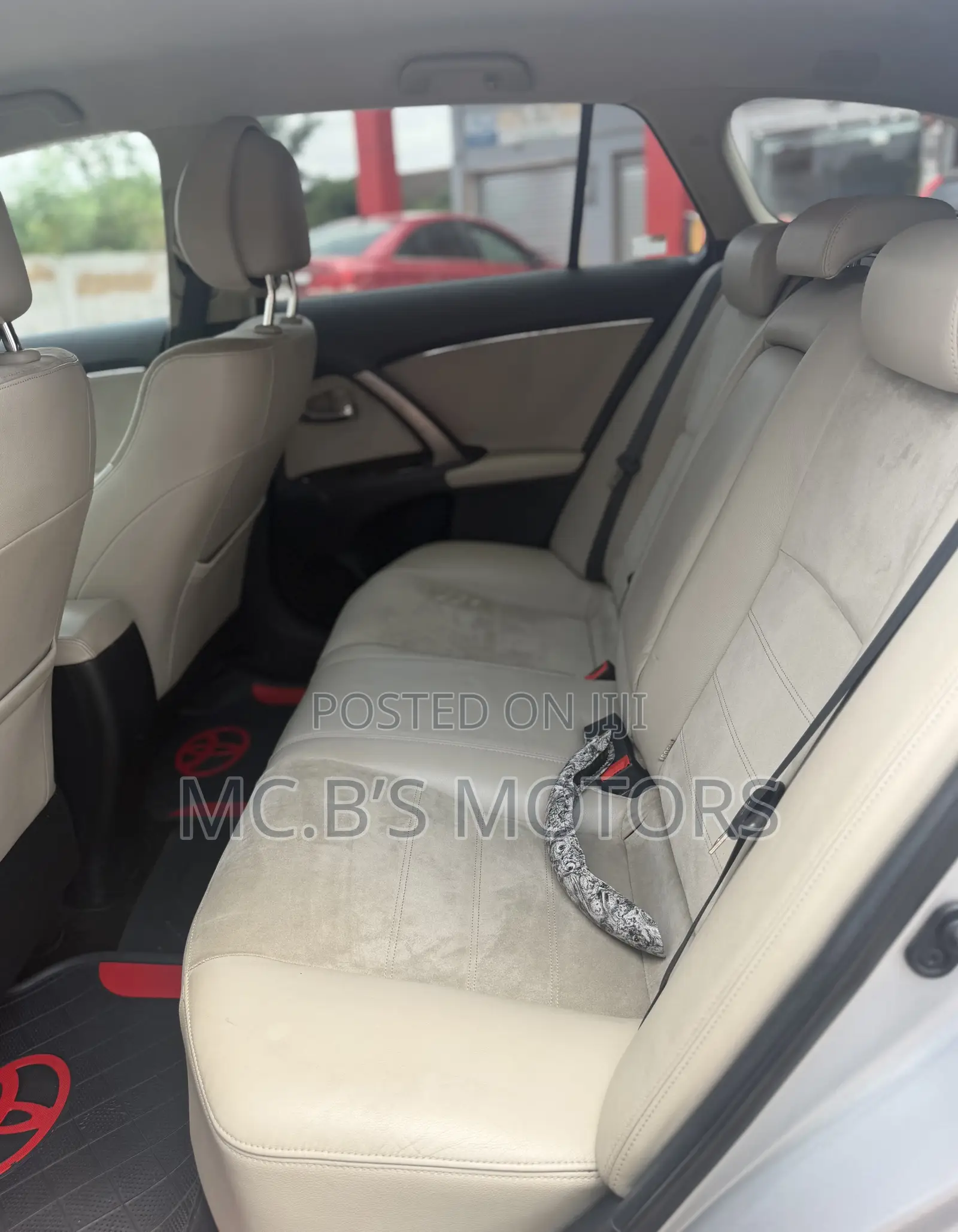 Toyota Avensis 2013 Silver