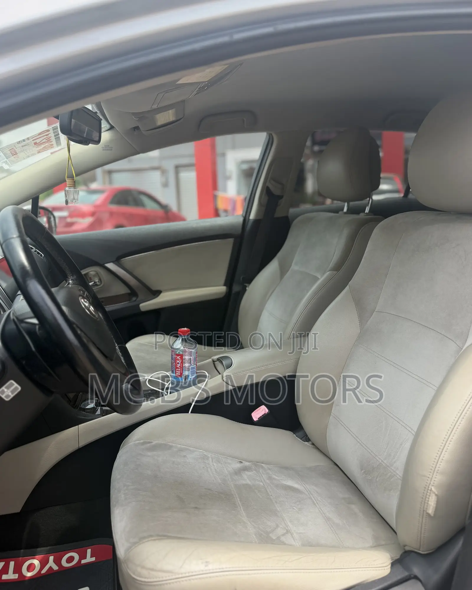 Toyota Avensis 2013 Silver