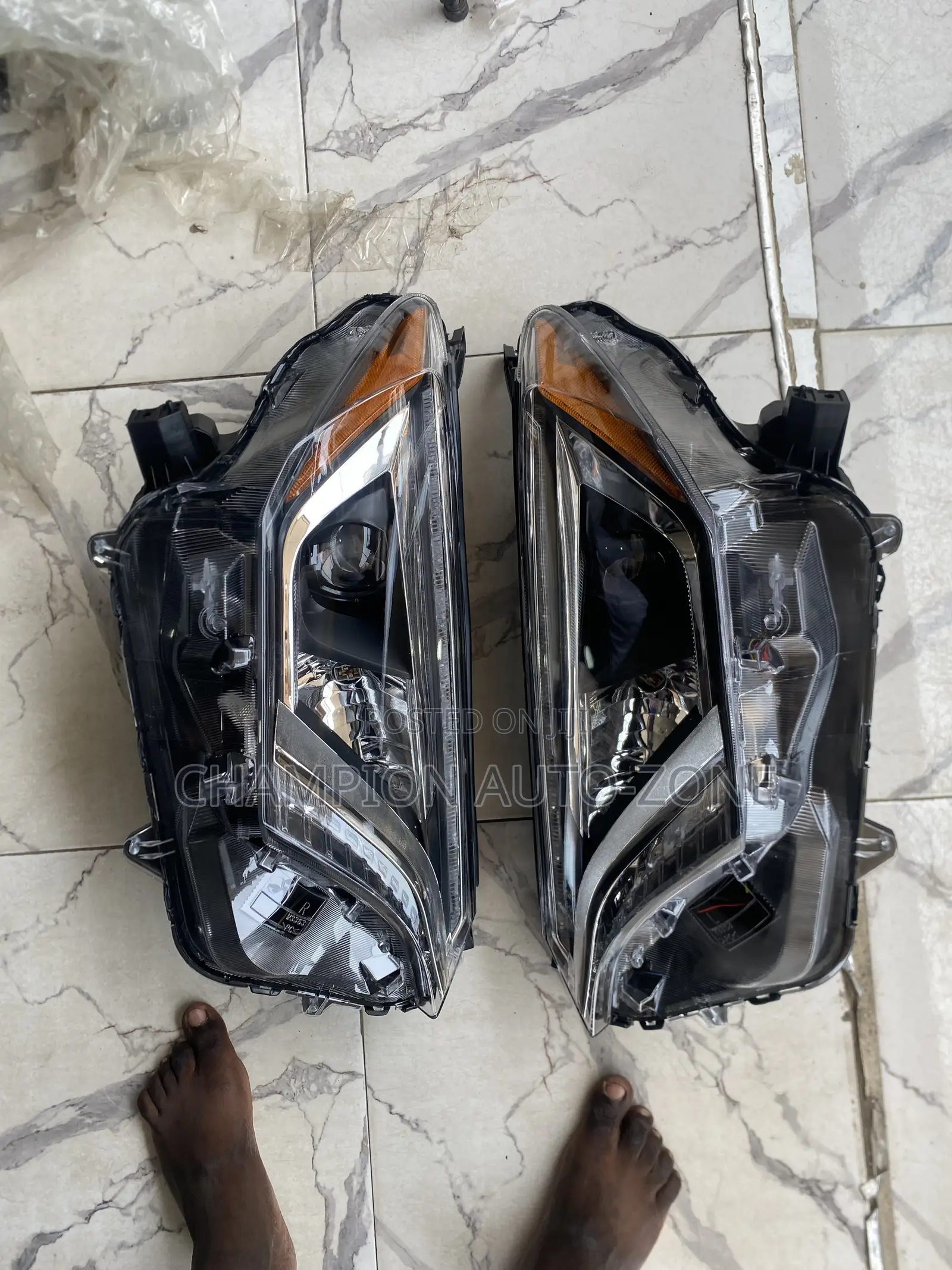 Toyota Rav4 2016-2017-2018 Headlight Pair
