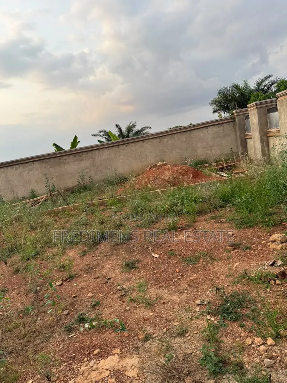 3bdrm House in Fredimens Real, Atwima Kwanwoma for sale