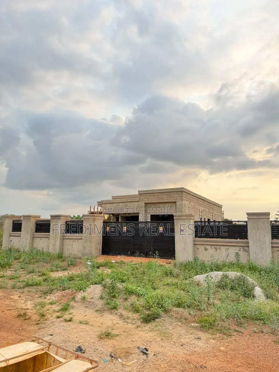 3bdrm House in Fredimens Real, Atwima Kwanwoma for sale