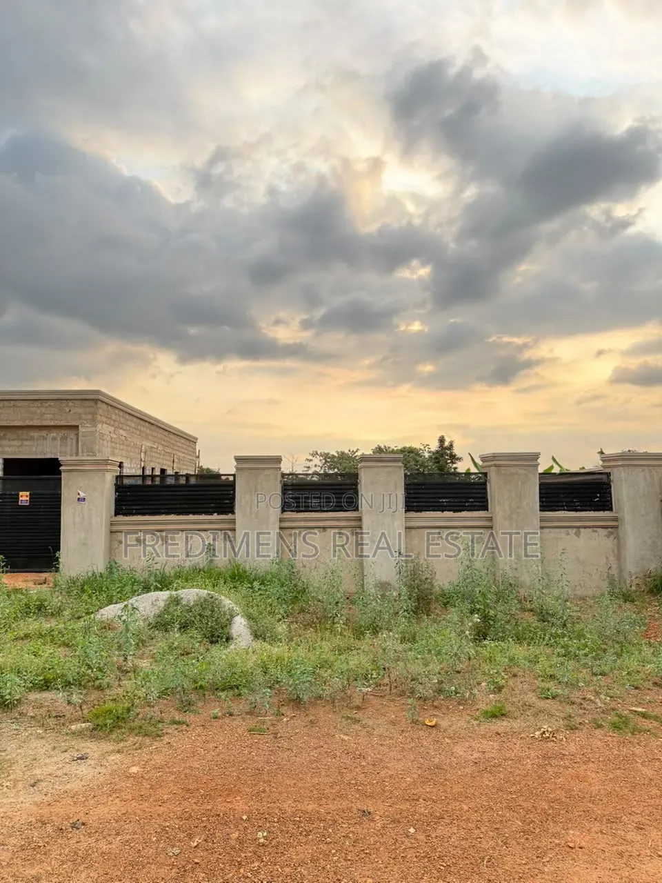 3bdrm House in Fredimens Real, Atwima Kwanwoma for sale