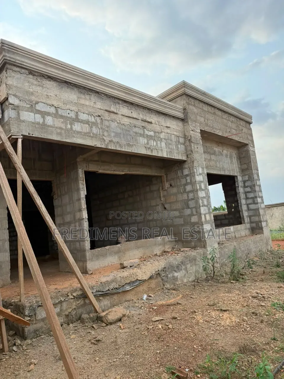 3bdrm House in Fredimens Real, Atwima Kwanwoma for sale