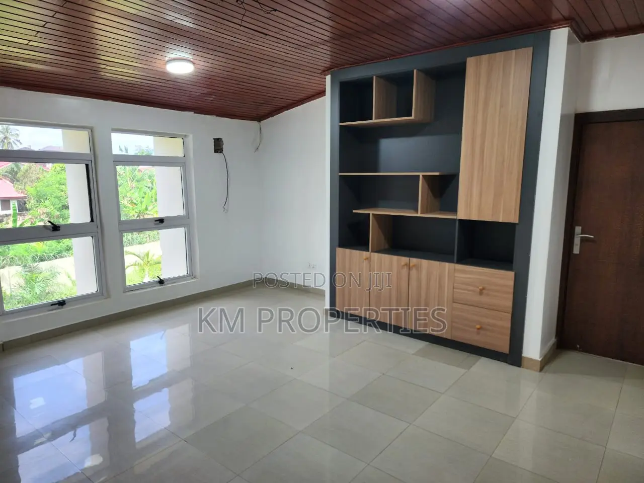 5 Bedroom House With 2bed Outhouse in Haatso.