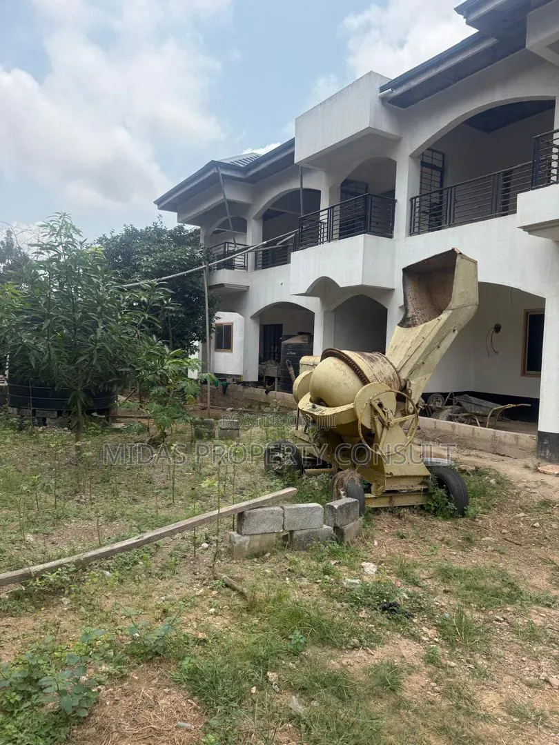 12bdrm Apartment in London Hills, Ofankor for sale