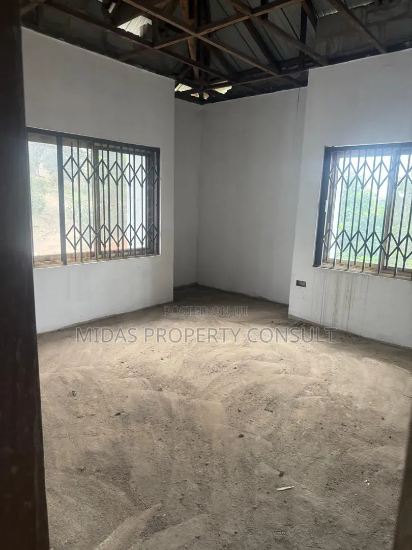 12bdrm Apartment in London Hills, Ofankor for sale