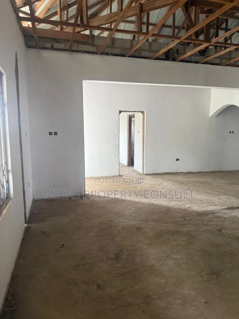 12bdrm Apartment in London Hills, Ofankor for sale