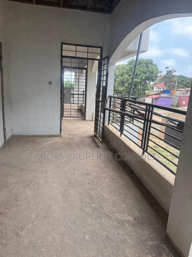 12bdrm Apartment in London Hills, Ofankor for sale