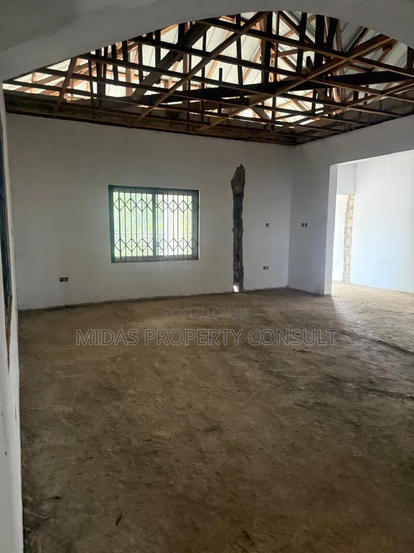 12bdrm Apartment in London Hills, Ofankor for sale