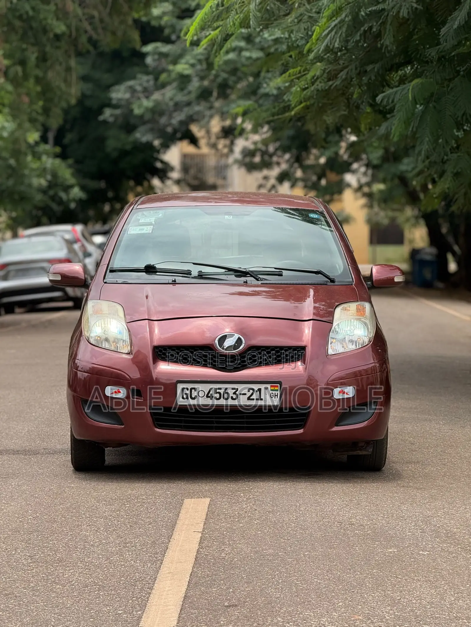 Toyota Vitz 1.3 AWD 5dr 2010 Brown